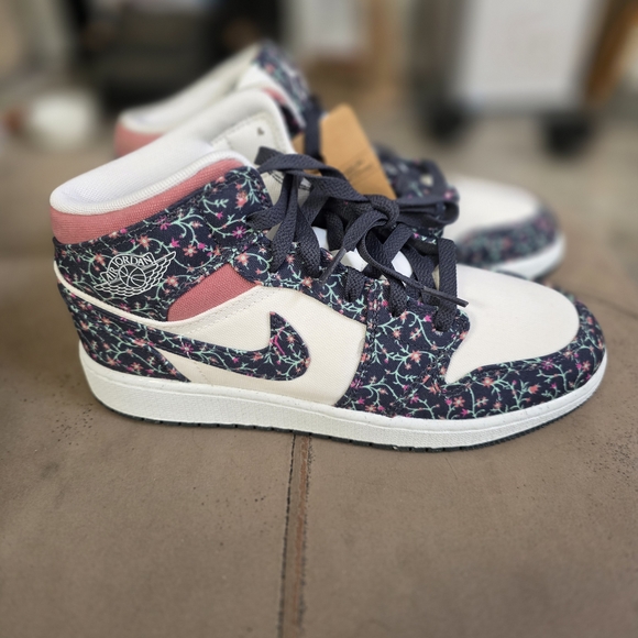 Nike Navy and Pink Floral High-Tops - Picture 2 of 10